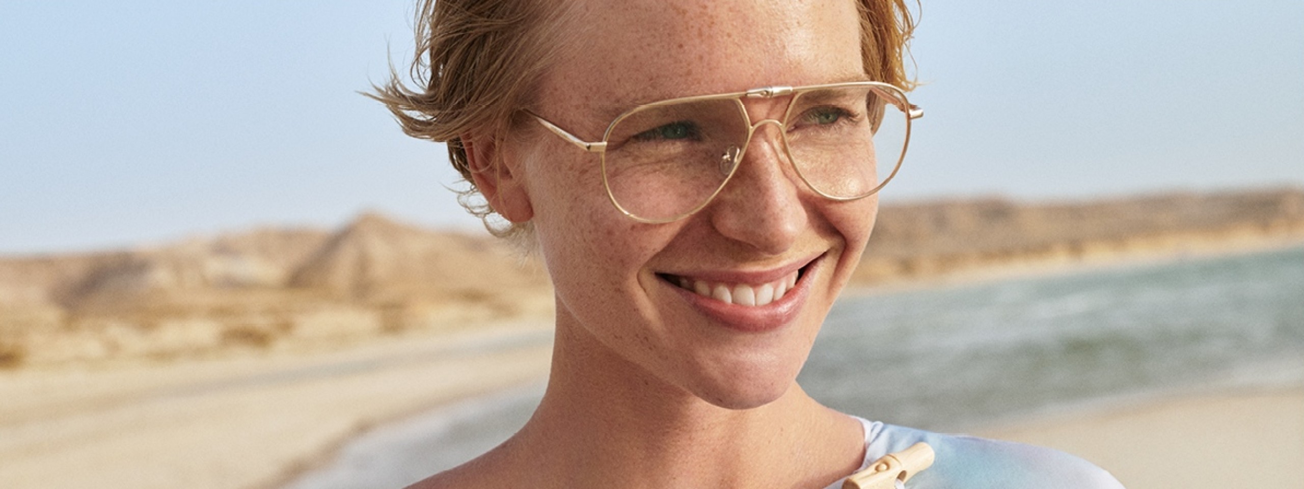 Longchamp: Frau mit Brille